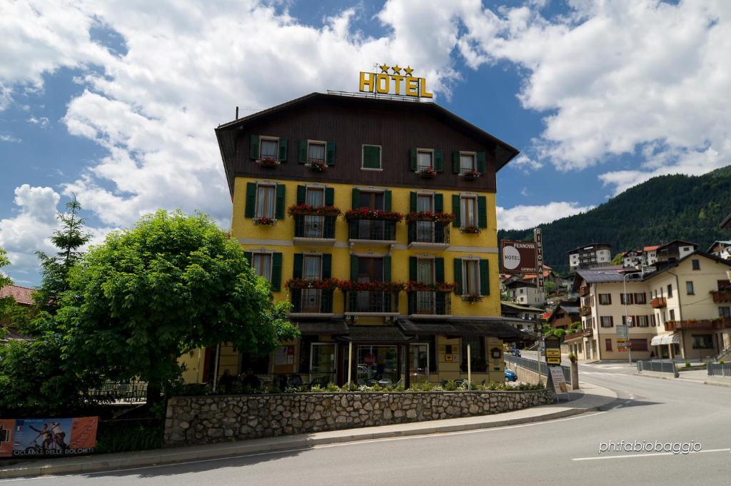 Hotel Ferrovia Calalzo di Cadore Bagian luar foto