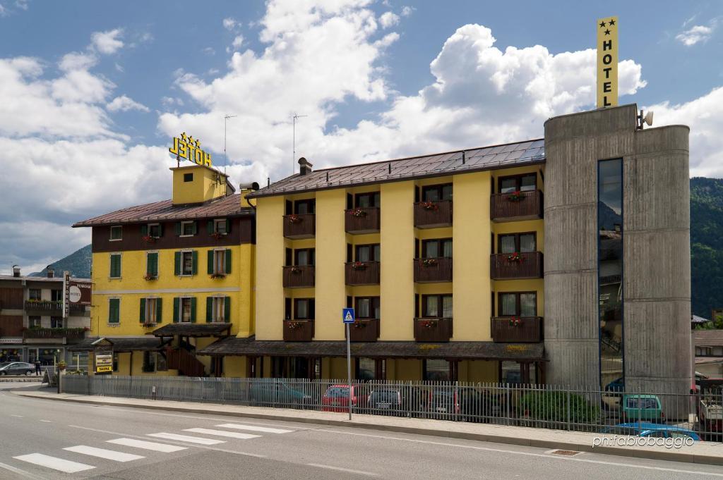 Hotel Ferrovia Calalzo di Cadore Bagian luar foto